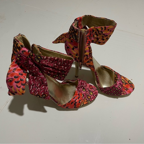 Gold Paisley Bow Stiletto Heels - Picture 2 of 7